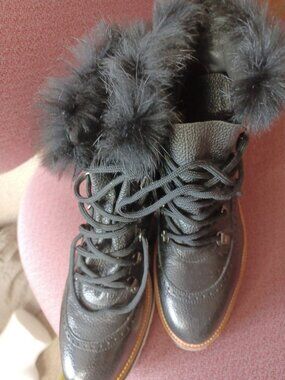 VALENTINA LEATHER BLACK LACE UP FAUX FUR TRIMMING WOMENS ANKLE BOOTS NWOB SZ 37